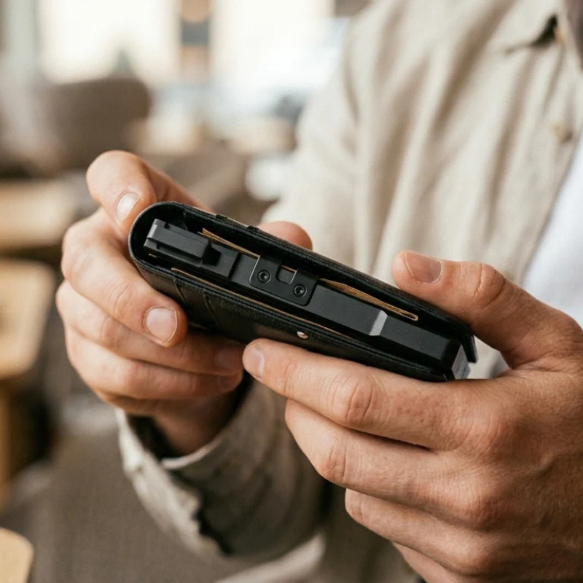 CV MagVault® Minimalist Wallet - Maximum Capacity. Minimal Footprint.